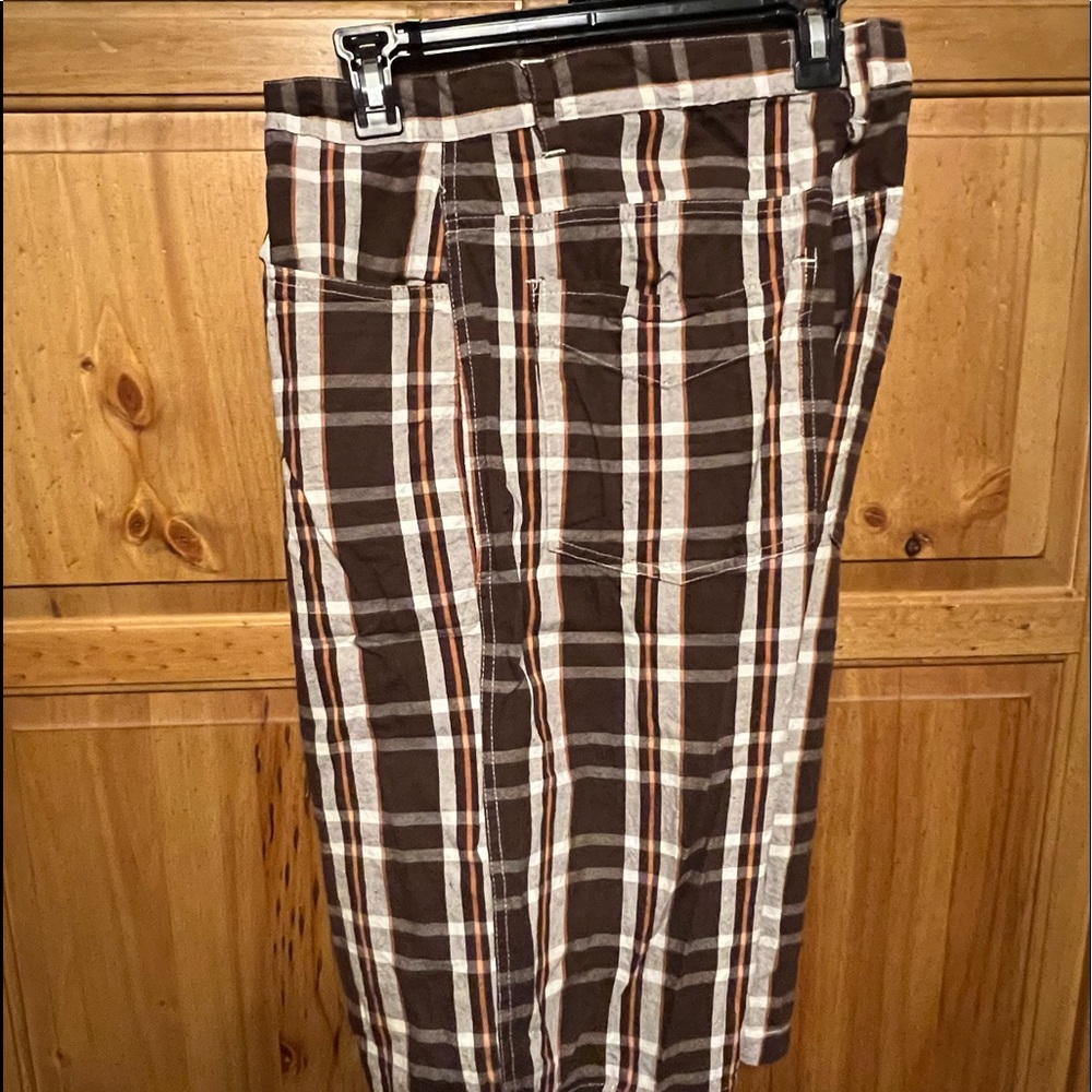 Evolution size 40 knee length shorts .
